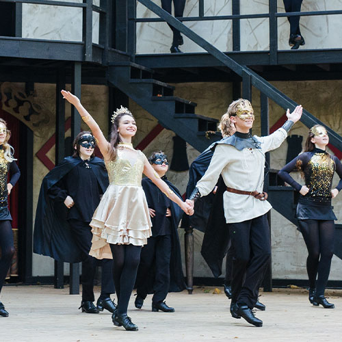 Royal Performers: Paloma Performance Group
